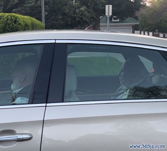 中国股票配资网股票配资 现场直击｜巴菲特股东会落幕后习惯不改 新浪财经特派员偶遇“股神”返家